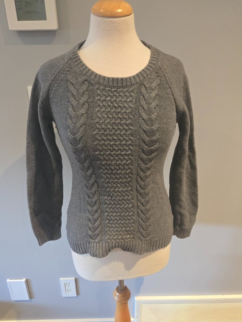 Alfred Sung Cable Knit Crewneck Sweater | Size Medium | Gray